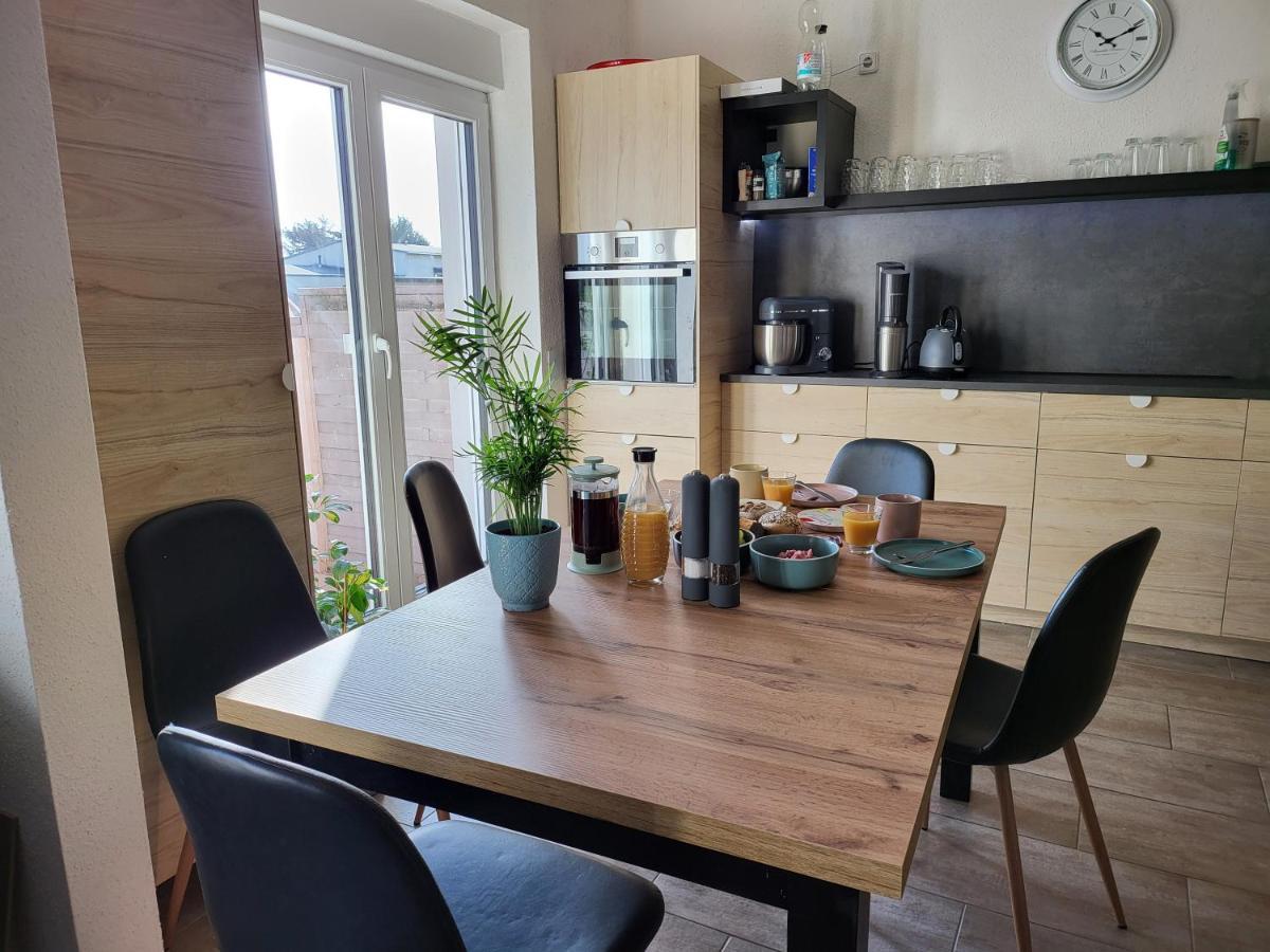 Modernes Behagliches Haus Mit Kamin, Terrasse Und Garten Магдебург Екстериор снимка