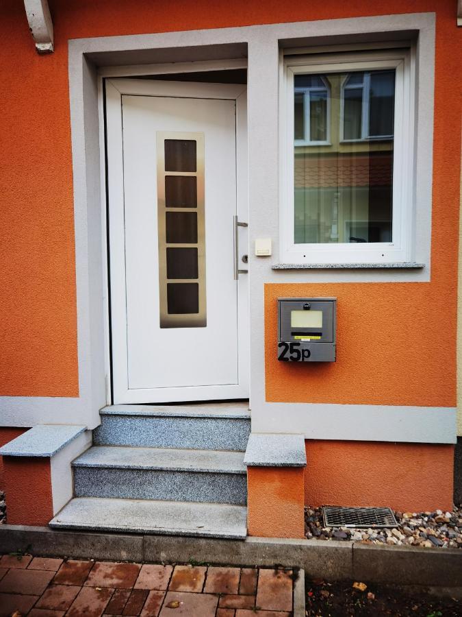 Modernes Behagliches Haus Mit Kamin, Terrasse Und Garten Магдебург Екстериор снимка